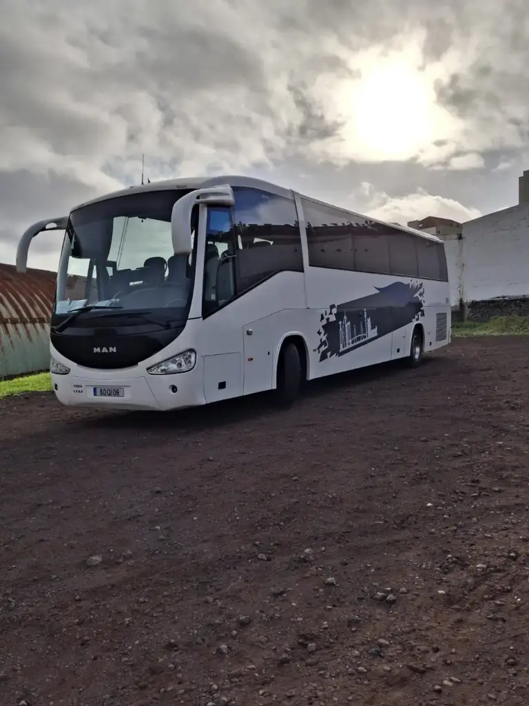 Autocarro turismo capacidade 59+2 passageiros