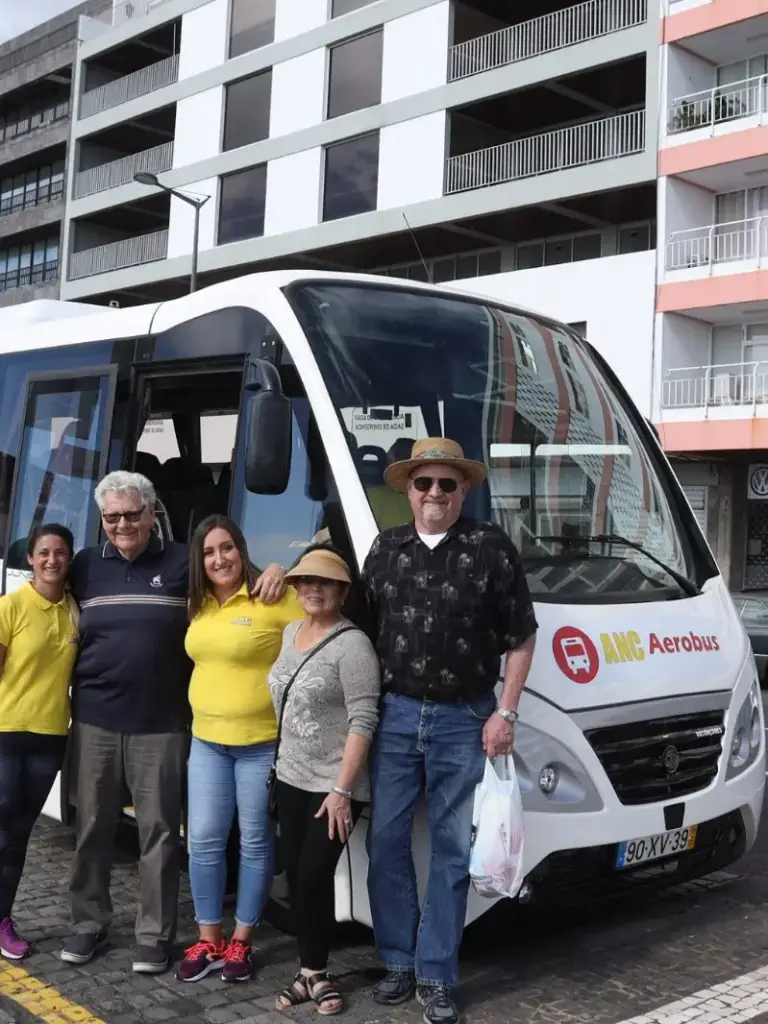 Minibus de turismo capacidade 27+2 passageiros